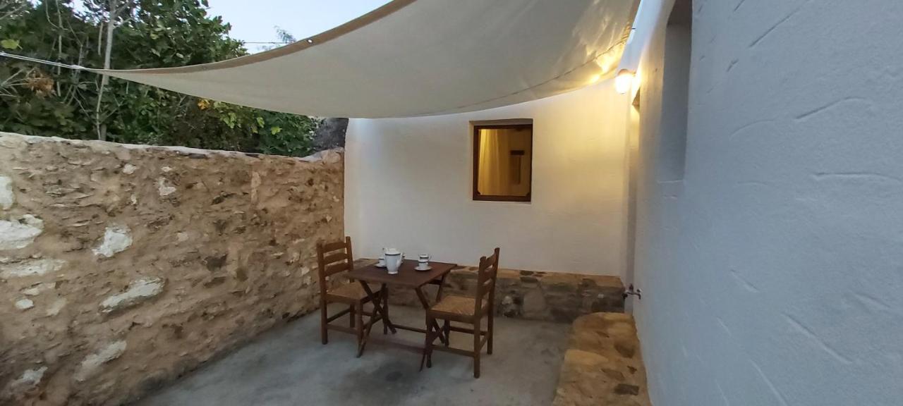 Villa Traditional House In Asfendiou